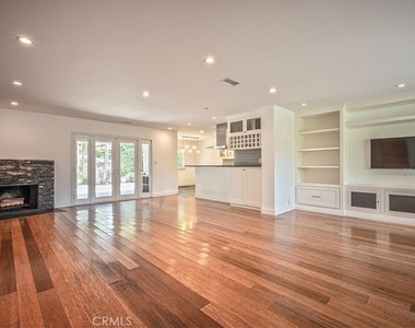 385 E Mendocino Street - Photo Thumbnail 5