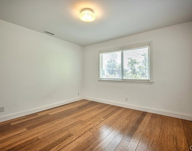 385 E Mendocino Street - Photo Thumbnail 17