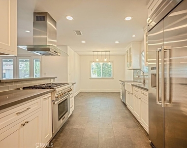 385 E Mendocino Street - Photo Thumbnail 10