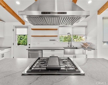 1329 N Maple Street - Photo Thumbnail 8