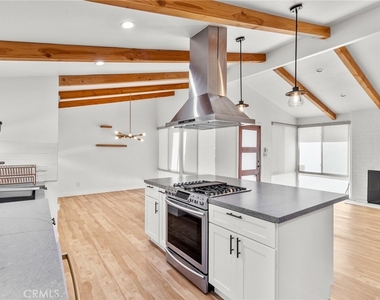 1329 N Maple Street - Photo Thumbnail 7