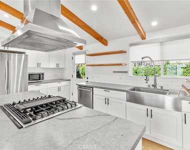 1329 N Maple Street - Photo Thumbnail 5