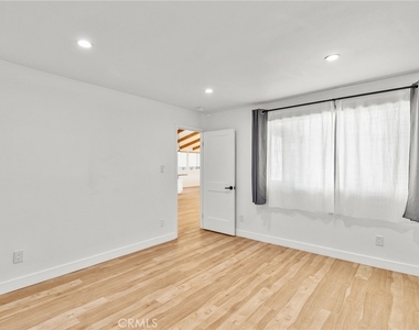 1329 N Maple Street - Photo Thumbnail 19