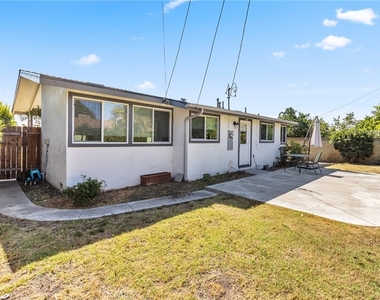 1329 N Maple Street - Photo Thumbnail 25