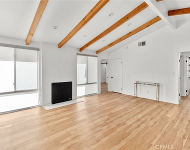 1329 N Maple Street - Photo Thumbnail 3