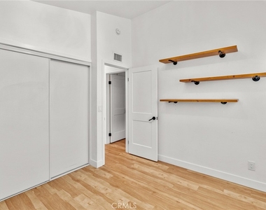 1329 N Maple Street - Photo Thumbnail 14