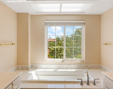 19228 Seabrook Lane - Photo Thumbnail 8