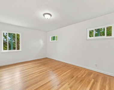 1061 Parrott Drive - Photo Thumbnail 16