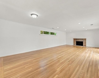 1061 Parrott Drive - Photo Thumbnail 15