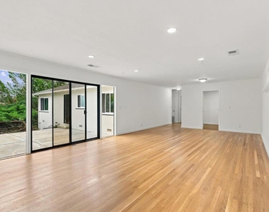 1061 Parrott Drive - Photo Thumbnail 18