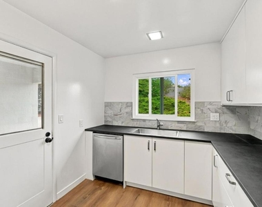1061 Parrott Drive - Photo Thumbnail 24