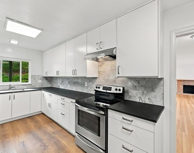 1061 Parrott Drive - Photo Thumbnail 20