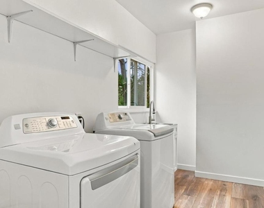 1061 Parrott Drive - Photo Thumbnail 32
