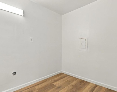 1061 Parrott Drive - Photo Thumbnail 34