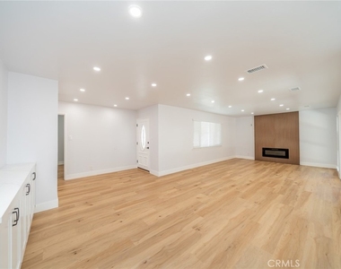 6458 Rhonda Road - Photo Thumbnail 6