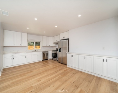 6458 Rhonda Road - Photo Thumbnail 5