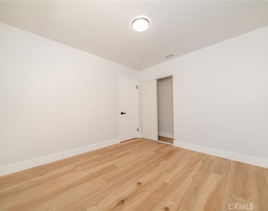 6458 Rhonda Road - Photo Thumbnail 11