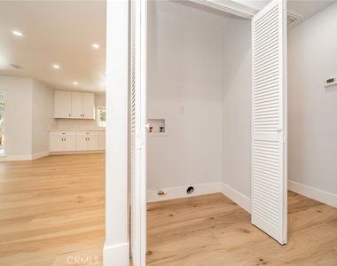 6458 Rhonda Road - Photo Thumbnail 12