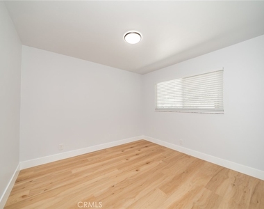 6458 Rhonda Road - Photo Thumbnail 9