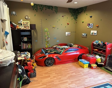 5419 Mapletree Avenue - Photo Thumbnail 4