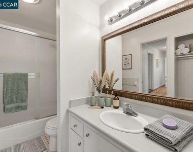 2091 Ascot Dr. - Photo Thumbnail 3