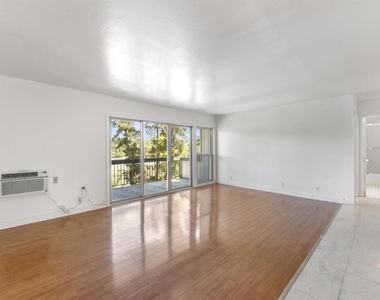 2091 Ascot Dr. - Photo Thumbnail 17