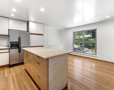 2091 Ascot Dr. - Photo Thumbnail 20