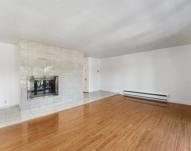 2091 Ascot Dr. - Photo Thumbnail 19