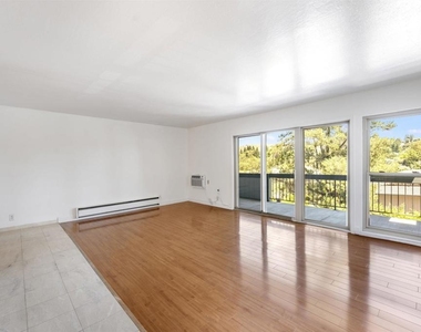 2091 Ascot Dr. - Photo Thumbnail 23