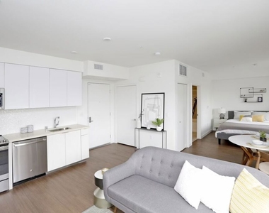 3640 Wilshire Boulevard - Photo Thumbnail 6