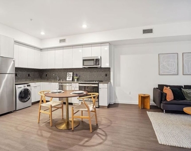 3640 Wilshire Boulevard - Photo Thumbnail 2