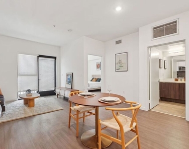 3640 Wilshire Boulevard - Photo Thumbnail 4
