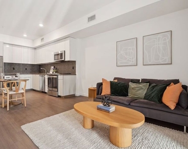 3640 Wilshire Boulevard - Photo Thumbnail 3