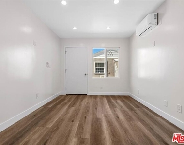 1165 Stanford St - Photo Thumbnail 2