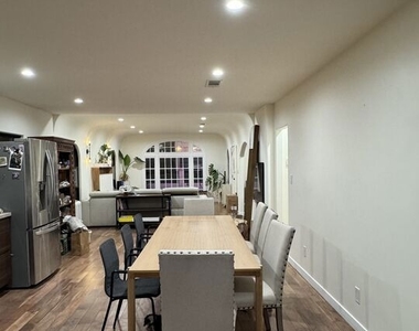 731 N Laurel Avenue - Photo Thumbnail 3