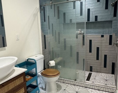731 N Laurel Avenue - Photo Thumbnail 9