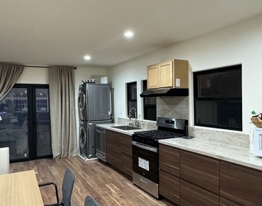 731 N Laurel Avenue - Photo Thumbnail 1