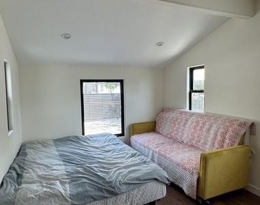 731 N Laurel Avenue - Photo Thumbnail 11