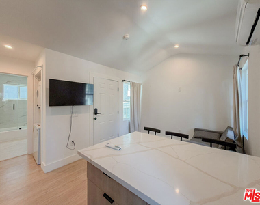 6138 Carlos Avenue - Photo Thumbnail 7