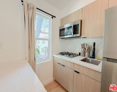 6138 Carlos Avenue - Photo Thumbnail 6