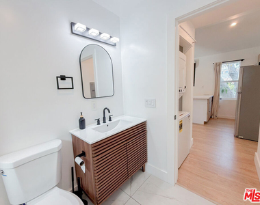 6138 Carlos Avenue - Photo Thumbnail 11