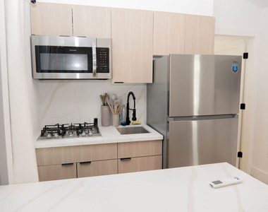6138 Carlos Avenue - Photo Thumbnail 9