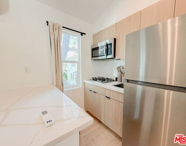 6138 Carlos Avenue - Photo Thumbnail 4