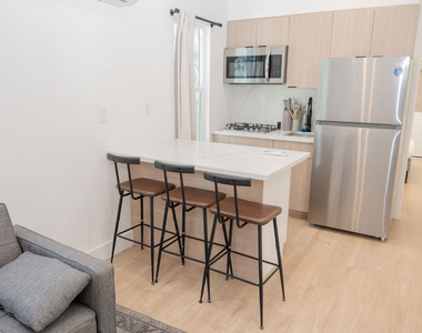 6138 Carlos Avenue - Photo Thumbnail 10