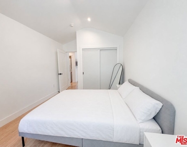 6138 Carlos Avenue - Photo Thumbnail 15