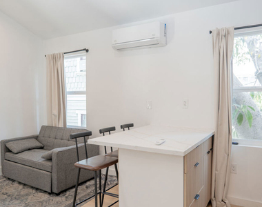 6138 Carlos Avenue - Photo Thumbnail 2