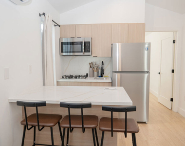 6138 Carlos Avenue - Photo Thumbnail 3