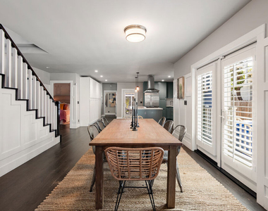 222 N St Andrews Place - Photo Thumbnail 11