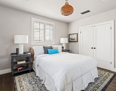 222 N St Andrews Place - Photo Thumbnail 51