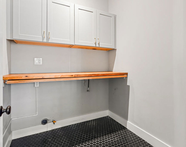 222 N St Andrews Place - Photo Thumbnail 19